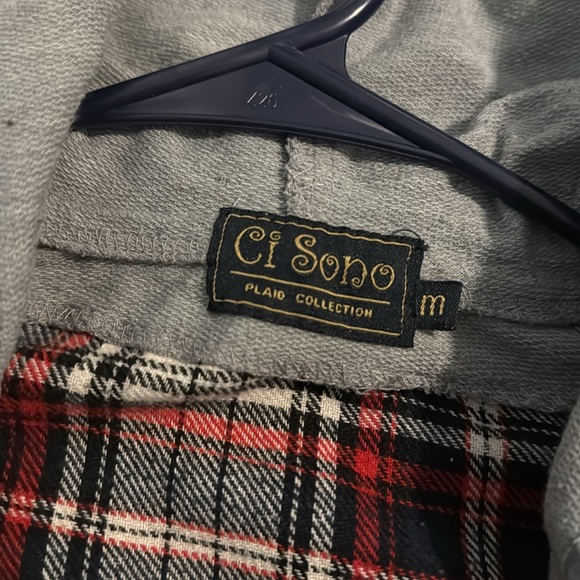 Hooded flannel size medium - Picture 5 of 5